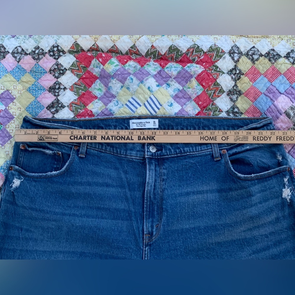 Abercrombie & Fitch the 90s Straight Ultra High Rise. Curve Love Jeans size 22. - Picture 2 of 8